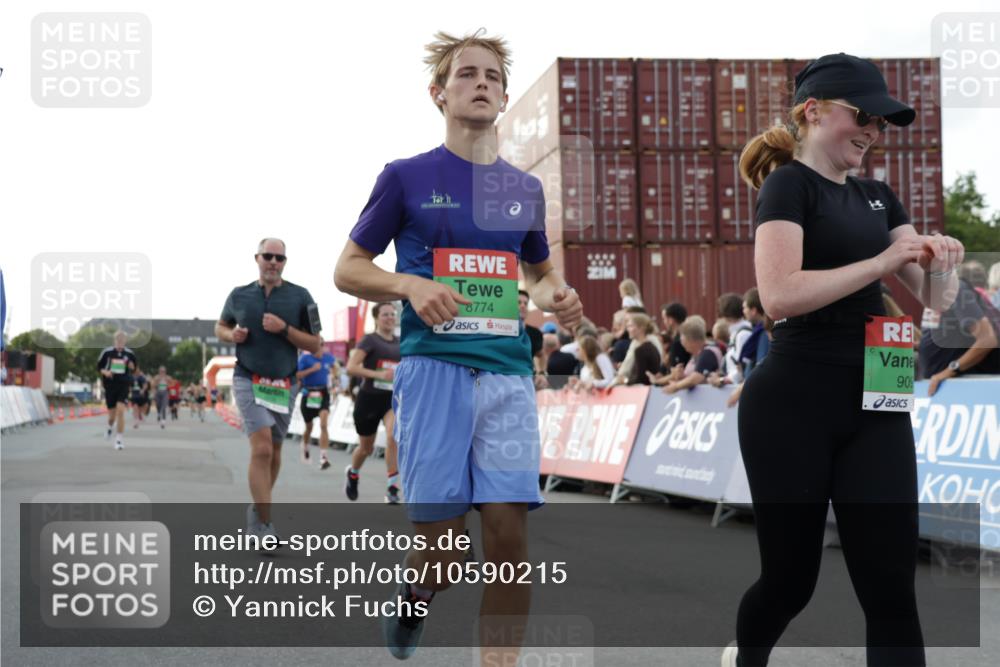 03.10.2026 - Köhlbrandbrückenlauf Yannick Fuchs http://msf.ph/oto/10590215 03.10.2026 16:15:09 Ziel 7848, 8453, 8608, 8615, 8619, 8743, 8774, 8779, 9023, 9066, 9097, 9123, 9488, 9769, 9823 meine-sportfotos.de