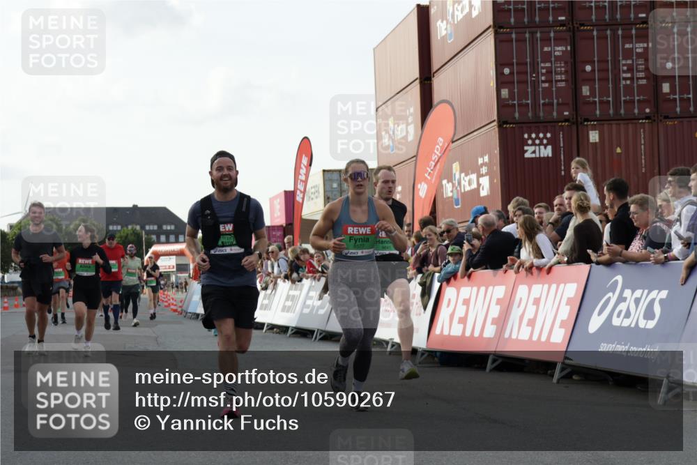 03.10.2026 - Köhlbrandbrückenlauf Yannick Fuchs http://msf.ph/oto/10590267 03.10.2026 16:15:20 Ziel 7349, 7600, 8577, 8598, 8679, 9130, 9792, 9818, 9823 meine-sportfotos.de