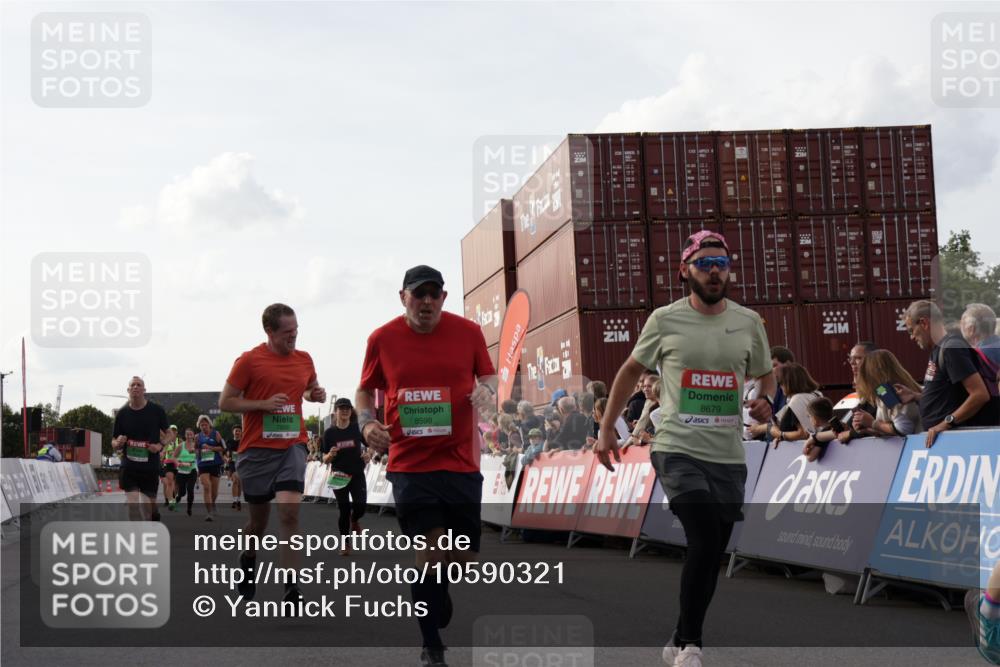 03.10.2026 - Köhlbrandbrückenlauf Yannick Fuchs http://msf.ph/oto/10590321 03.10.2026 16:15:27 Ziel 7071, 7318, 7349, 7440, 7512, 7513, 7600, 8577, 8598, 8637, 8642, 8679, 9115, 9130, 9792, 9818 meine-sportfotos.de