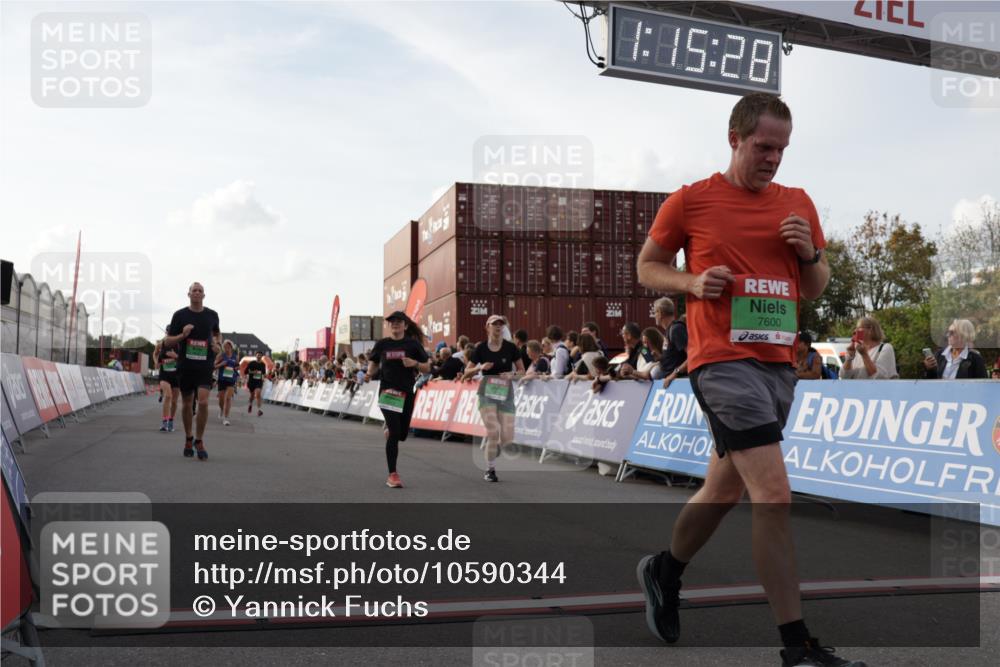 03.10.2026 - Köhlbrandbrückenlauf Yannick Fuchs http://msf.ph/oto/10590344 03.10.2026 16:15:29 Ziel 7071, 7318, 7349, 7440, 7512, 7513, 7600, 8598, 8626, 8627, 8637, 8642, 8679, 9115, 9130, 9792 meine-sportfotos.de