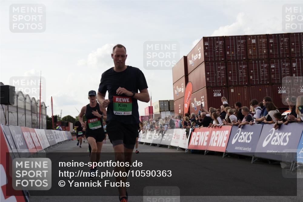 03.10.2026 - Köhlbrandbrückenlauf Yannick Fuchs http://msf.ph/oto/10590363 03.10.2026 16:15:31 Ziel 7071, 7318, 7349, 7440, 7512, 7513, 7536, 7600, 7616, 8167, 8294, 8598, 8626, 8627, 8637, 8642, 8679, 8744, 9115, 9142 meine-sportfotos.de