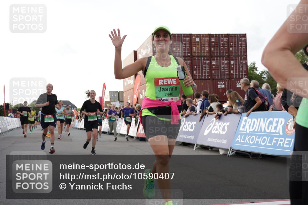 03.10.2026 - Köhlbrandbrückenlauf Yannick Fuchs http://msf.ph/oto/10590407 03.10.2026 16:15:36 Ziel 7071, 7318, 7440, 7536, 7616, 7708, 7710, 8167, 8294, 8605, 8626, 8627, 8637, 8744, 8883, 9010, 9115, 9142 meine-sportfotos.de