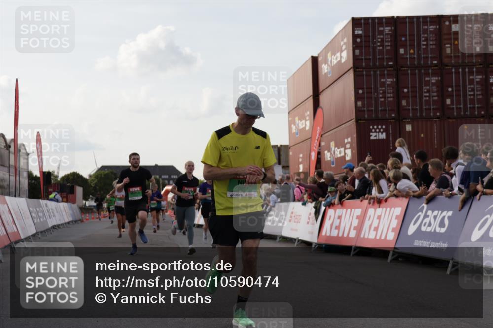 03.10.2026 - Köhlbrandbrückenlauf Yannick Fuchs http://msf.ph/oto/10590474 03.10.2026 16:15:42 Ziel 7286, 7536, 7616, 7708, 7710, 8167, 8294, 8605, 8626, 8627, 8707, 8744, 8830, 8883, 9010, 9142, 9557, 9642 meine-sportfotos.de