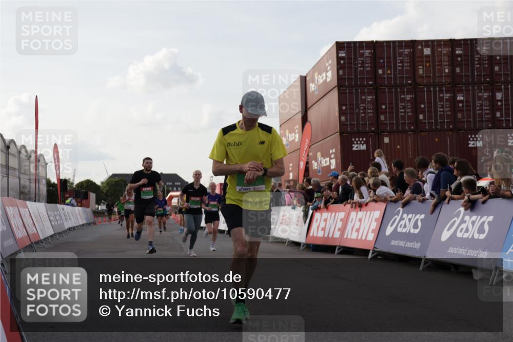 03.10.2026 - Köhlbrandbrückenlauf Yannick Fuchs http://msf.ph/oto/10590477 03.10.2026 16:15:43 Ziel 7286, 7536, 7616, 7708, 7710, 7781, 7989, 8167, 8294, 8605, 8626, 8707, 8744, 8830, 8883, 8908, 9010, 9142, 9557, 9642 meine-sportfotos.de