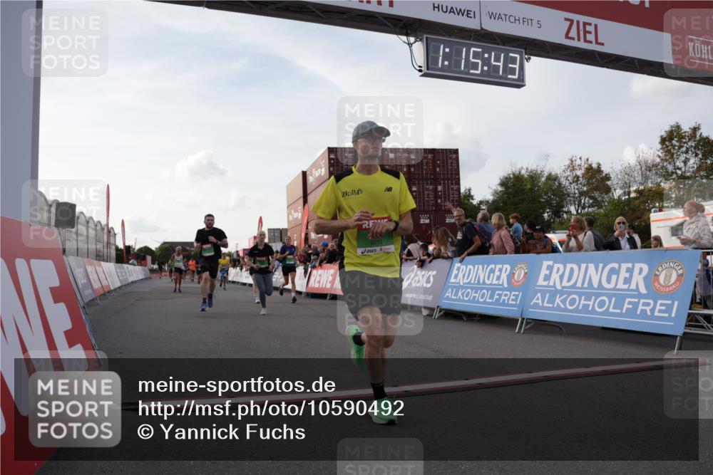 03.10.2026 - Köhlbrandbrückenlauf Yannick Fuchs http://msf.ph/oto/10590492 03.10.2026 16:15:44 Ziel 7286, 7536, 7616, 7708, 7710, 7781, 7989, 8167, 8294, 8605, 8707, 8744, 8830, 8883, 8908, 9010, 9142, 9557, 9642 meine-sportfotos.de
