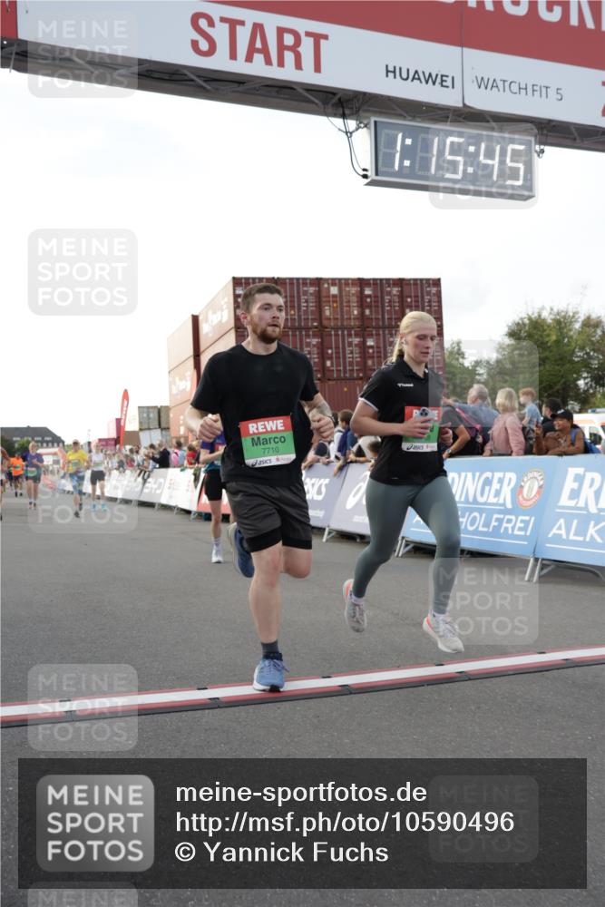 03.10.2026 - Köhlbrandbrückenlauf Yannick Fuchs http://msf.ph/oto/10590496 03.10.2026 16:15:45 Ziel 7286, 7536, 7616, 7708, 7710, 7781, 7989, 8116, 8605, 8707, 8830, 8883, 8908, 9010, 9557, 9642 meine-sportfotos.de