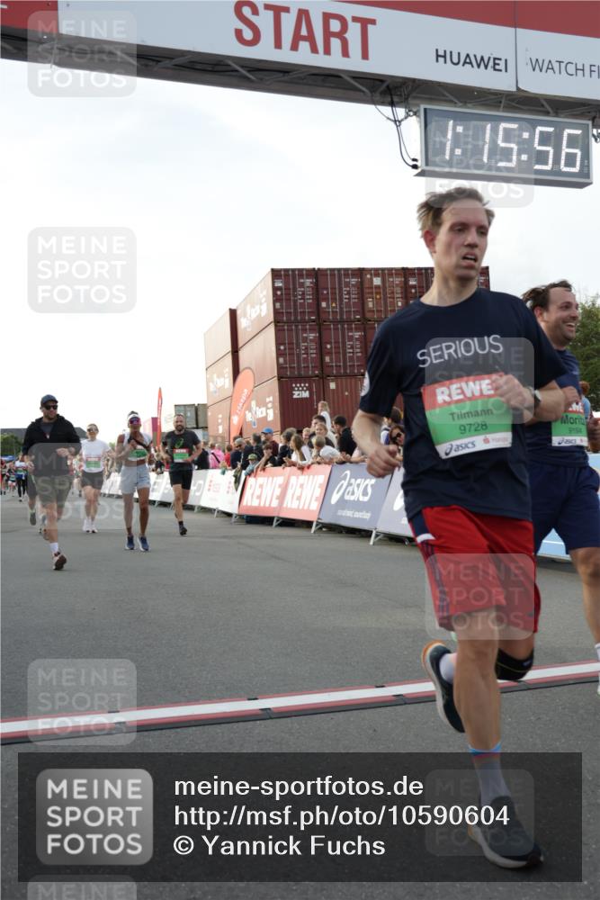 03.10.2026 - Köhlbrandbrückenlauf Yannick Fuchs http://msf.ph/oto/10590604 03.10.2026 16:15:57 Ziel 7003, 7076, 7239, 7683, 7781, 7792, 7904, 7989, 8116, 8307, 8555, 8606, 8693, 8908, 8951, 8988, 9194, 9728, 9819 meine-sportfotos.de