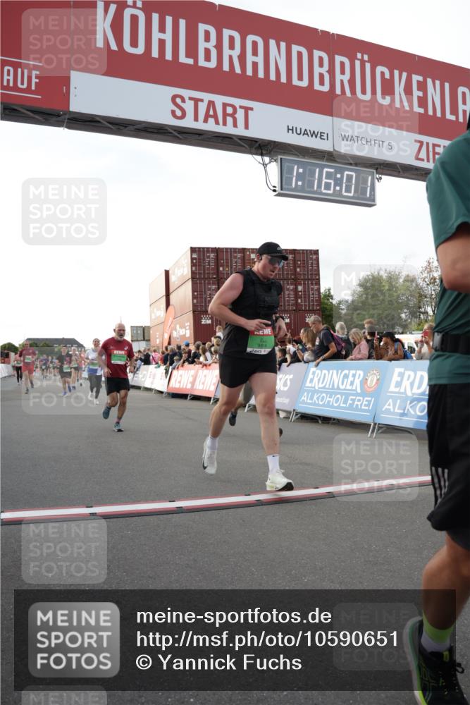 03.10.2026 - Köhlbrandbrückenlauf Yannick Fuchs http://msf.ph/oto/10590651 03.10.2026 16:16:02 Ziel 7003, 7023, 7076, 7239, 7335, 7678, 7792, 7904, 7919, 8009, 8555, 8606, 8693, 8929, 8988, 9081, 9117, 9819 meine-sportfotos.de