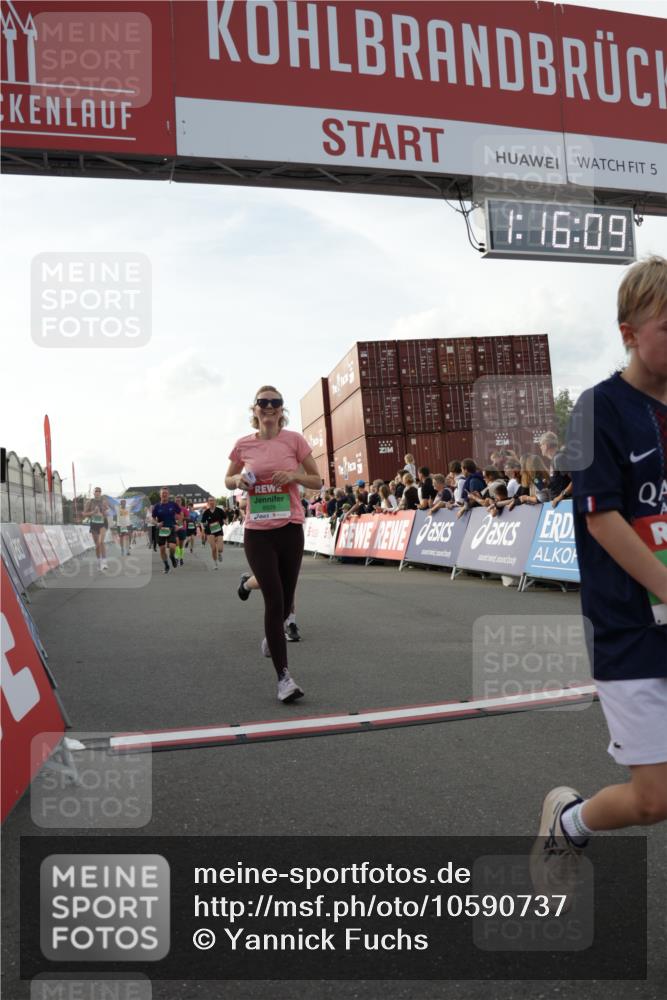 03.10.2026 - Köhlbrandbrückenlauf Yannick Fuchs http://msf.ph/oto/10590737 03.10.2026 16:16:10 Ziel 7023, 7076, 7264, 7335, 7678, 7725, 7919, 7924, 7971, 8009, 8401, 8599, 8696, 8763, 8791, 8886, 8929, 9081, 9117 meine-sportfotos.de