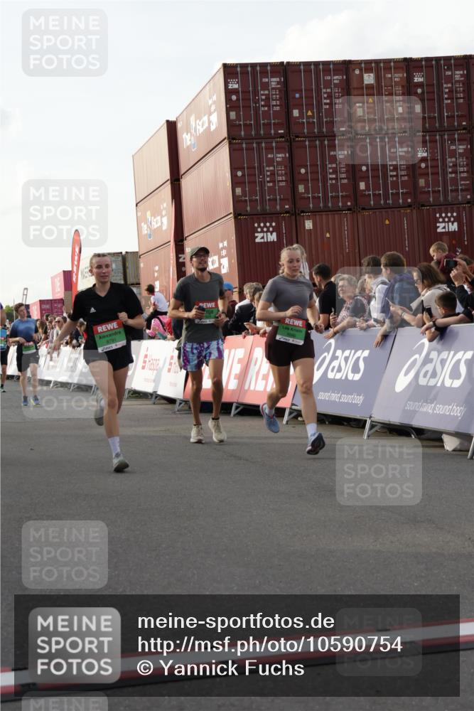 03.10.2026 - Köhlbrandbrückenlauf Yannick Fuchs http://msf.ph/oto/10590754 03.10.2026 16:16:12 Ziel 7023, 7264, 7335, 7430, 7678, 7725, 7919, 7924, 7971, 8009, 8401, 8472, 8599, 8696, 8763, 8791, 8886, 8929, 9081, 9117 meine-sportfotos.de