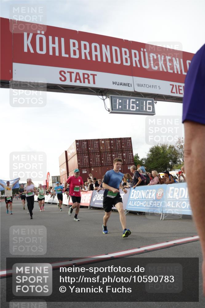 03.10.2026 - Köhlbrandbrückenlauf Yannick Fuchs http://msf.ph/oto/10590783 03.10.2026 16:16:17 Ziel 7264, 7430, 7725, 7924, 7971, 8086, 8401, 8472, 8575, 8599, 8696, 8763, 8785, 8791, 8886, 9280 meine-sportfotos.de