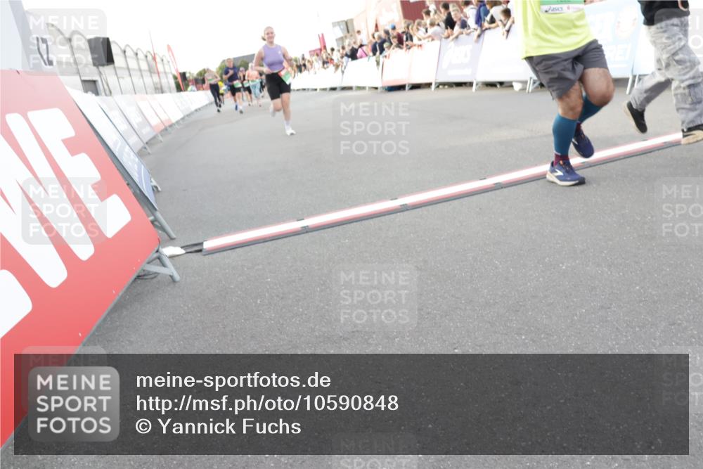 03.10.2026 - Köhlbrandbrückenlauf Yannick Fuchs http://msf.ph/oto/10590848 03.10.2026 16:16:31 Ziel 7006, 7007, 7215, 7216, 7691, 8006, 8285, 8539, 8733, 8787, 9167 meine-sportfotos.de