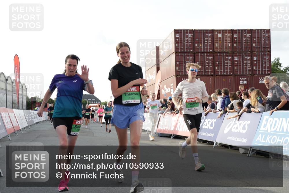 03.10.2026 - Köhlbrandbrückenlauf Yannick Fuchs http://msf.ph/oto/10590933 03.10.2026 16:16:44 Ziel 7289, 8150, 8161, 8213, 8352, 8457, 8492, 8614, 8674, 8787, 8904, 8936, 9088, 9098, 9104, 9400, 9707, 9771, 9806 meine-sportfotos.de