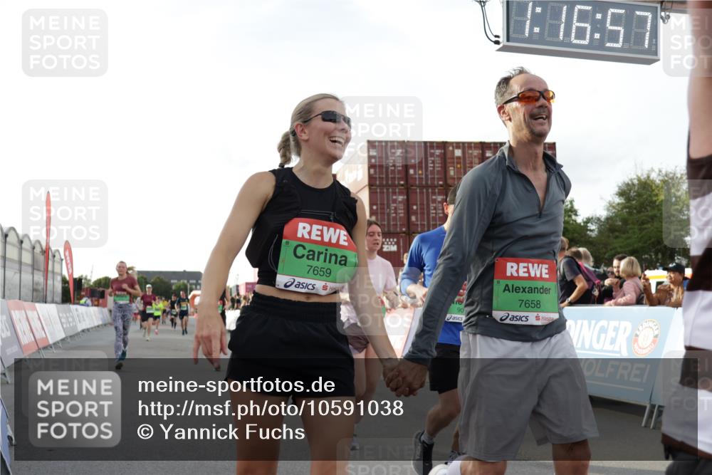 03.10.2026 - Köhlbrandbrückenlauf Yannick Fuchs http://msf.ph/oto/10591038 03.10.2026 16:16:58 Ziel 7056, 7570, 7658, 7659, 7776, 7932, 8442, 8467, 8614, 8675, 8706, 8734, 8775, 8904, 9039, 9055, 9128, 9164, 9165, 9321 meine-sportfotos.de