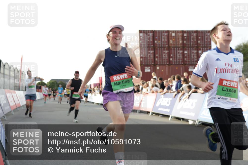 03.10.2026 - Köhlbrandbrückenlauf Yannick Fuchs http://msf.ph/oto/10591073 03.10.2026 16:17:07 Ziel 7031, 7467, 7471, 7472, 7776, 7908, 7909, 7932, 8574, 8675, 8702, 9164, 9165 meine-sportfotos.de