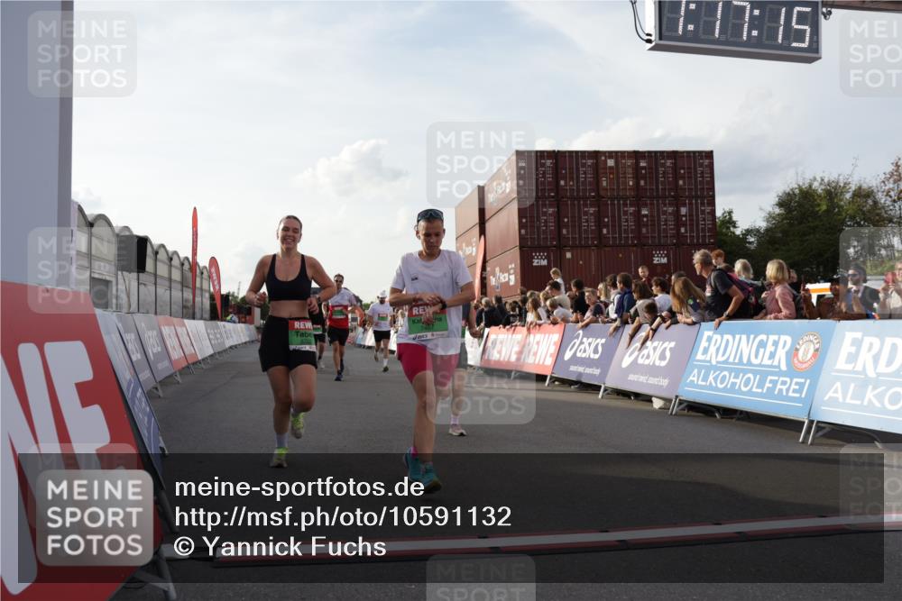 03.10.2026 - Köhlbrandbrückenlauf Yannick Fuchs http://msf.ph/oto/10591132 03.10.2026 16:17:16 Ziel 7031, 7291, 7467, 7471, 7472, 8034, 8386, 8508, 8574, 8702, 8940 meine-sportfotos.de