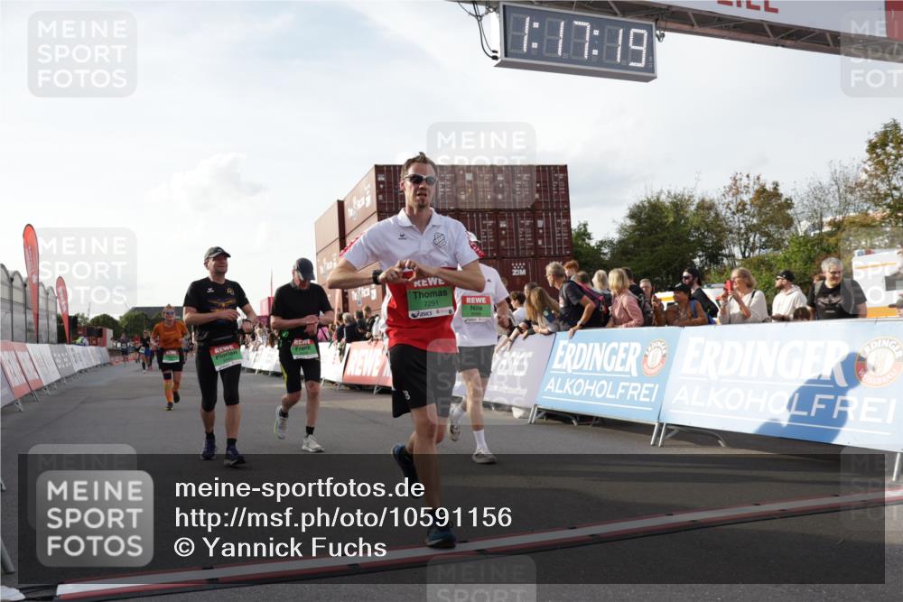 03.10.2026 - Köhlbrandbrückenlauf Yannick Fuchs http://msf.ph/oto/10591156 03.10.2026 16:17:20 Ziel 7291, 7467, 7957, 7958, 8034, 8349, 8386, 8508, 8574, 8702, 8798, 8940 meine-sportfotos.de
