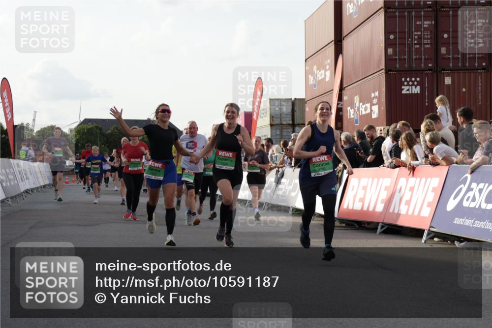 03.10.2026 - Köhlbrandbrückenlauf Yannick Fuchs http://msf.ph/oto/10591187 03.10.2026 16:17:26 Ziel 7707, 7802, 7803, 7804, 7957, 7958, 8034, 8349, 8370, 8508, 8692, 8798, 9073, 9077, 9784 meine-sportfotos.de