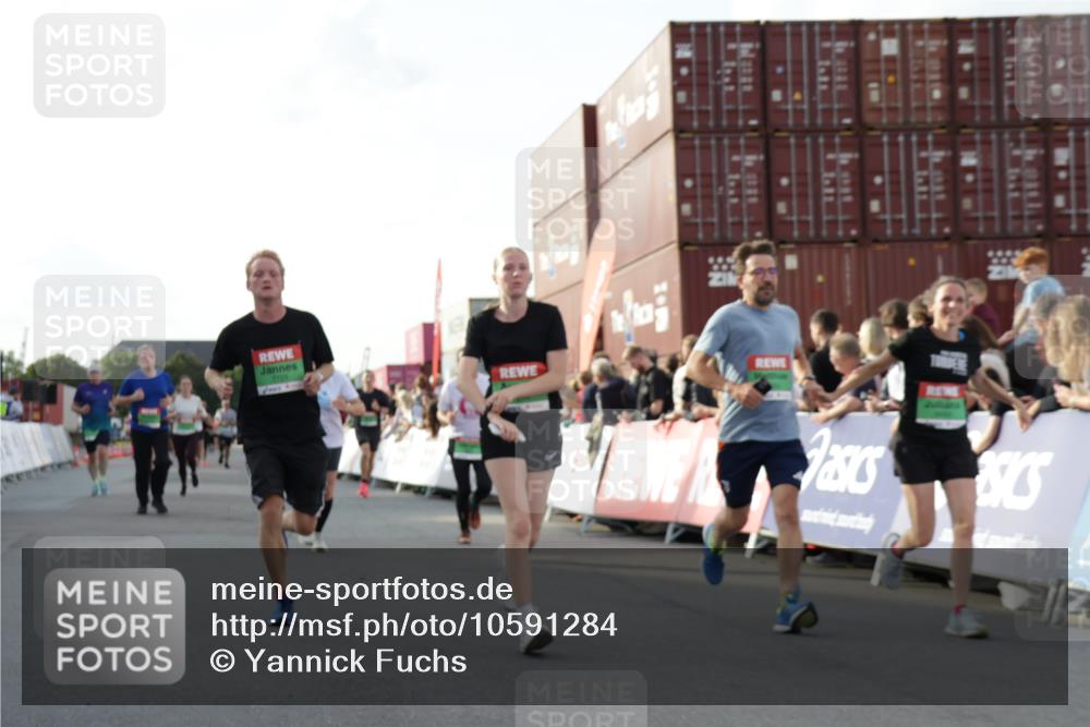 03.10.2026 - Köhlbrandbrückenlauf Yannick Fuchs http://msf.ph/oto/10591284 03.10.2026 16:17:38 Ziel 7008, 7078, 7214, 7424, 7425, 7707, 7721, 7803, 8367, 8370, 8476, 8499, 8650, 8810, 8856, 9132, 9312 meine-sportfotos.de