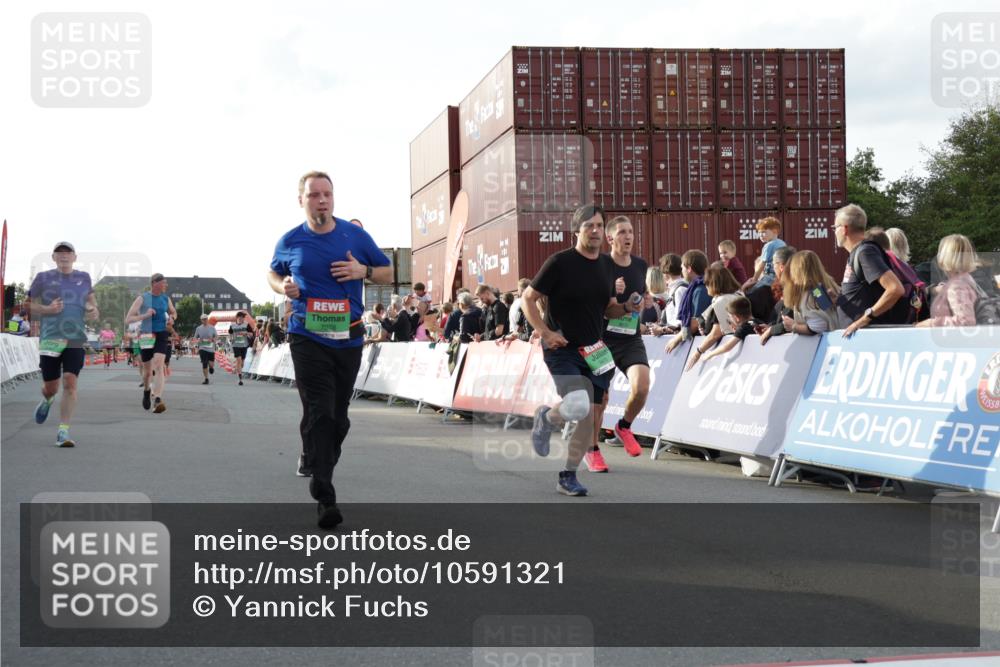 03.10.2026 - Köhlbrandbrückenlauf Yannick Fuchs http://msf.ph/oto/10591321 03.10.2026 16:17:43 Ziel 7078, 7170, 7214, 7424, 7425, 7721, 8367, 8476, 8499, 8612, 8636, 8650, 8810, 8856, 8985, 9312 meine-sportfotos.de