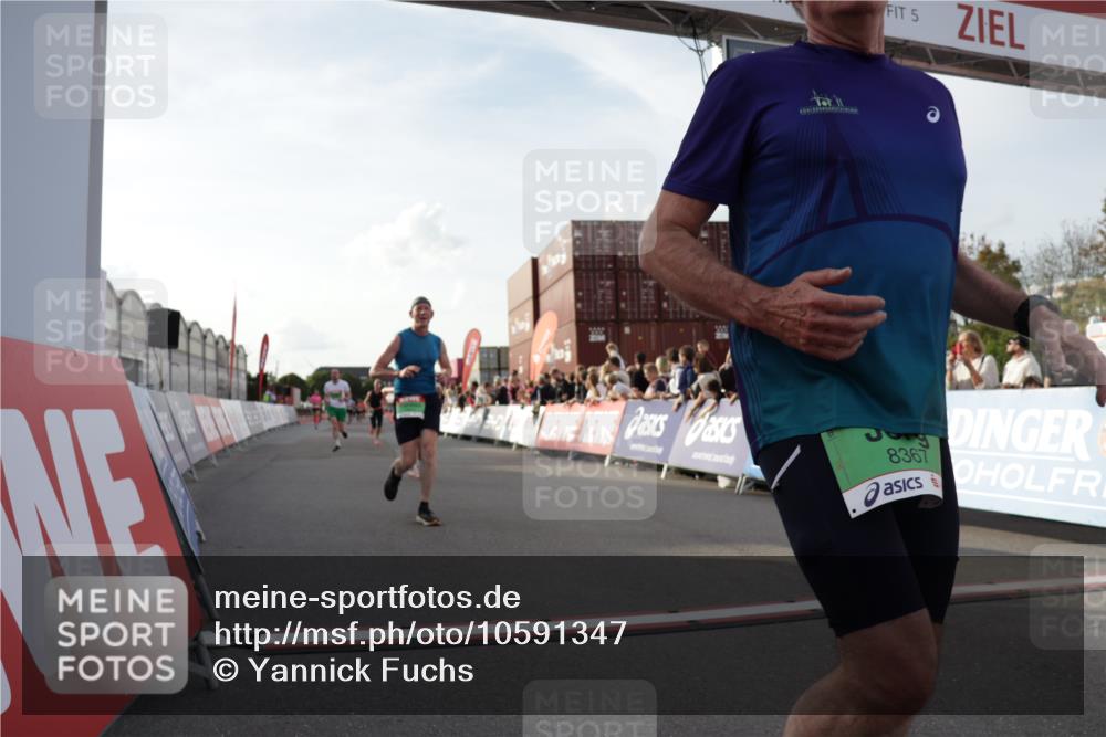 03.10.2026 - Köhlbrandbrückenlauf Yannick Fuchs http://msf.ph/oto/10591347 03.10.2026 16:17:47 Ziel 7078, 7170, 8367, 8476, 8612, 8636, 8776, 8810, 8856, 8985, 9312 meine-sportfotos.de