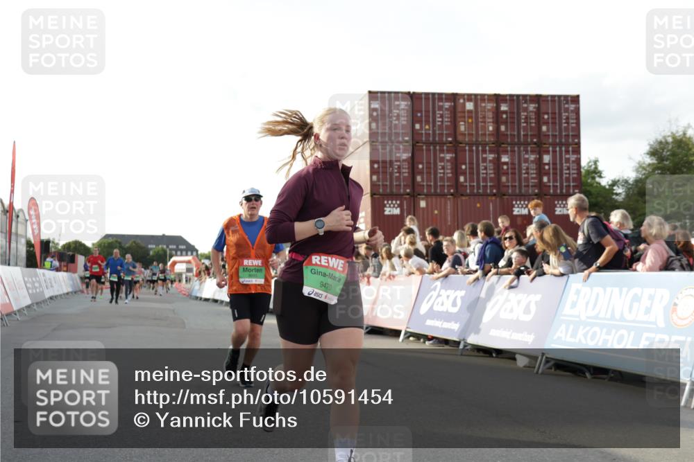 03.10.2026 - Köhlbrandbrückenlauf Yannick Fuchs http://msf.ph/oto/10591454 03.10.2026 16:18:04 Ziel 7153, 7265, 7785, 7946, 7983, 7991, 8355, 8738, 8893, 9244, 9470, 9802 meine-sportfotos.de
