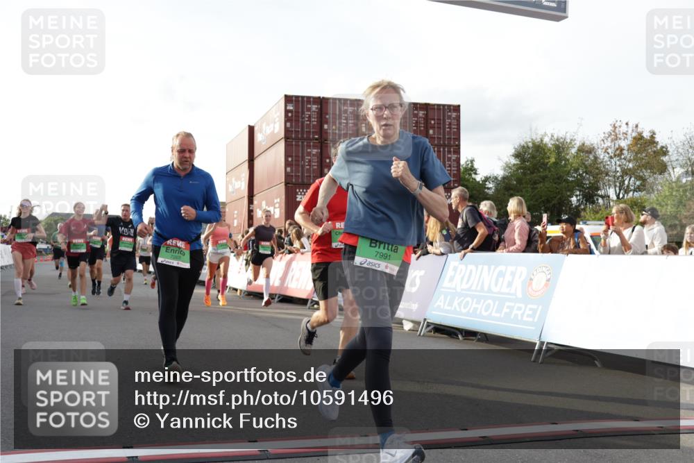 03.10.2026 - Köhlbrandbrückenlauf Yannick Fuchs http://msf.ph/oto/10591496 03.10.2026 16:18:13 Ziel 7265, 7535, 7578, 7991, 8056, 8057, 8355, 8377, 8430, 8517, 8586, 8587, 8588, 8722, 8738, 8770, 8844, 8882, 8884, 9195, 9232, 9668 meine-sportfotos.de