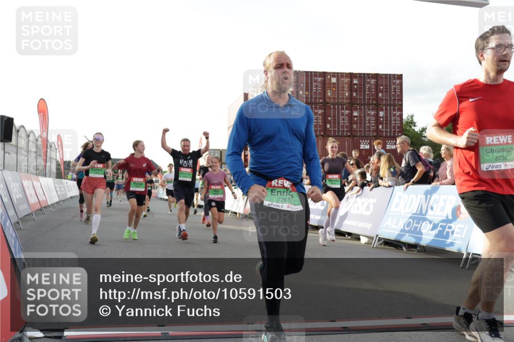 03.10.2026 - Köhlbrandbrückenlauf Yannick Fuchs http://msf.ph/oto/10591503 03.10.2026 16:18:14 Ziel 7265, 7535, 7578, 7991, 8056, 8057, 8355, 8377, 8430, 8517, 8586, 8587, 8588, 8722, 8738, 8770, 8844, 8882, 8884, 9195, 9232, 9668 meine-sportfotos.de