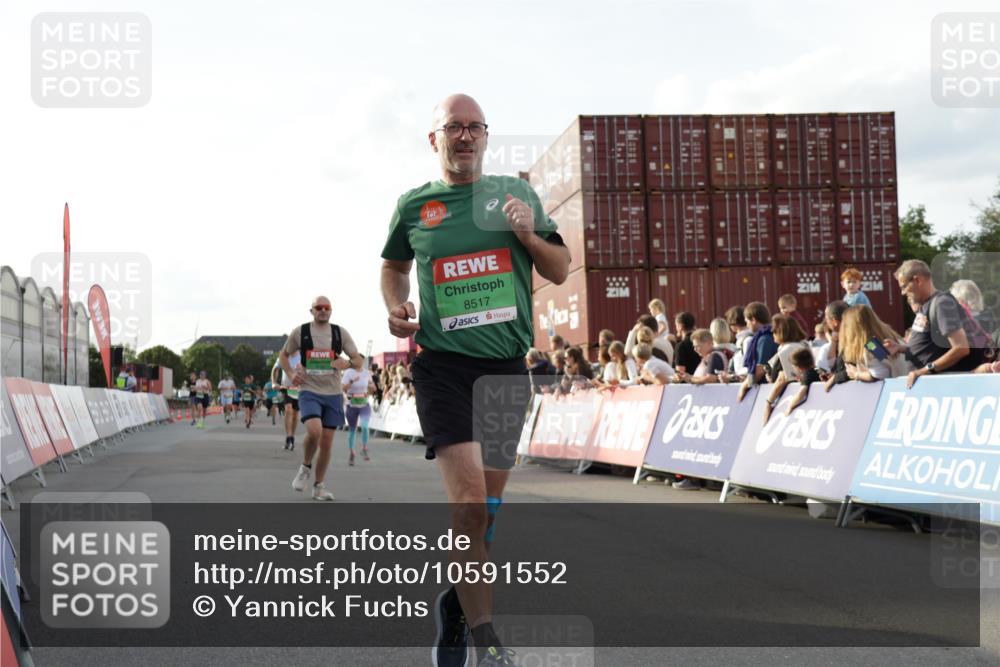 03.10.2026 - Köhlbrandbrückenlauf Yannick Fuchs http://msf.ph/oto/10591552 03.10.2026 16:18:20 Ziel 7332, 7514, 7535, 7578, 8056, 8057, 8377, 8430, 8517, 8586, 8587, 8588, 8722, 8745, 8770, 8844, 8882, 8884, 9195, 9232, 9668 meine-sportfotos.de