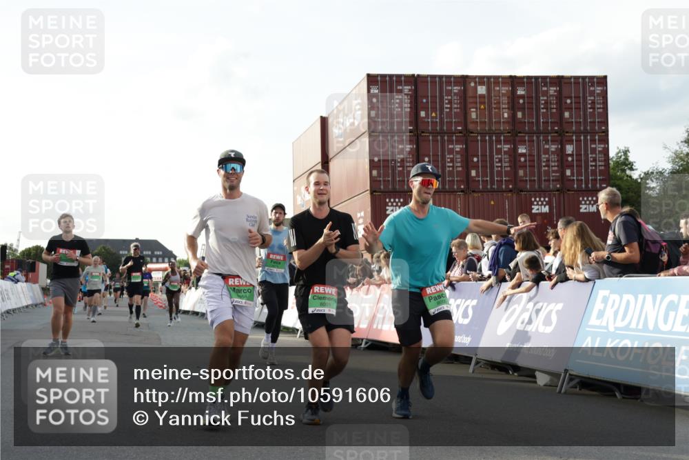 03.10.2026 - Köhlbrandbrückenlauf Yannick Fuchs http://msf.ph/oto/10591606 03.10.2026 16:18:33 Ziel 7498, 7514, 7763, 8000, 8001, 8547, 8572, 8874, 8954, 9275, 9358, 9700, 9831 meine-sportfotos.de