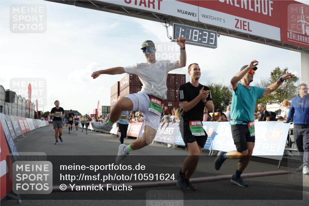 03.10.2026 - Köhlbrandbrückenlauf Yannick Fuchs http://msf.ph/oto/10591624 03.10.2026 16:18:34 Ziel 7230, 7498, 7514, 7763, 8000, 8001, 8435, 8488, 8547, 8572, 8862, 8874, 8954, 9275, 9358, 9700, 9831 meine-sportfotos.de