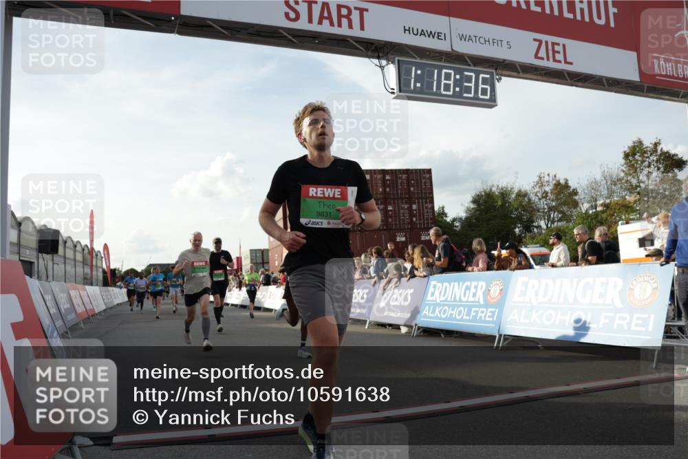 03.10.2026 - Köhlbrandbrückenlauf Yannick Fuchs http://msf.ph/oto/10591638 03.10.2026 16:18:37 Ziel 7230, 7246, 7247, 7763, 8000, 8001, 8435, 8488, 8547, 8572, 8607, 8862, 8874, 8954, 9275, 9358, 9700, 9831 meine-sportfotos.de