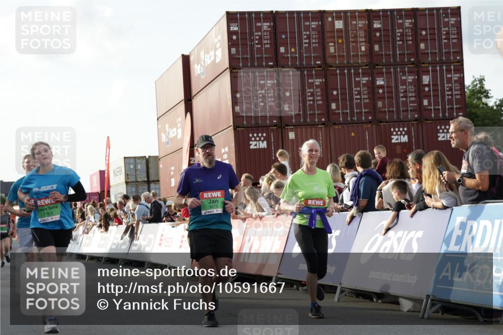 03.10.2026 - Köhlbrandbrückenlauf Yannick Fuchs http://msf.ph/oto/10591667 03.10.2026 16:18:40 Ziel 7230, 7246, 7247, 7763, 8435, 8488, 8547, 8572, 8607, 8862, 8874, 9275, 9358, 9700, 9831 meine-sportfotos.de