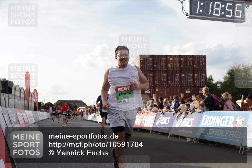 03.10.2026 - Köhlbrandbrückenlauf Yannick Fuchs http://msf.ph/oto/10591784 03.10.2026 16:18:57 Ziel 7154, 7211, 7423, 7639, 7640, 8028, 8108, 8389, 8390, 8553, 8715, 8914, 8925, 9075, 9103, 9105, 9536 meine-sportfotos.de