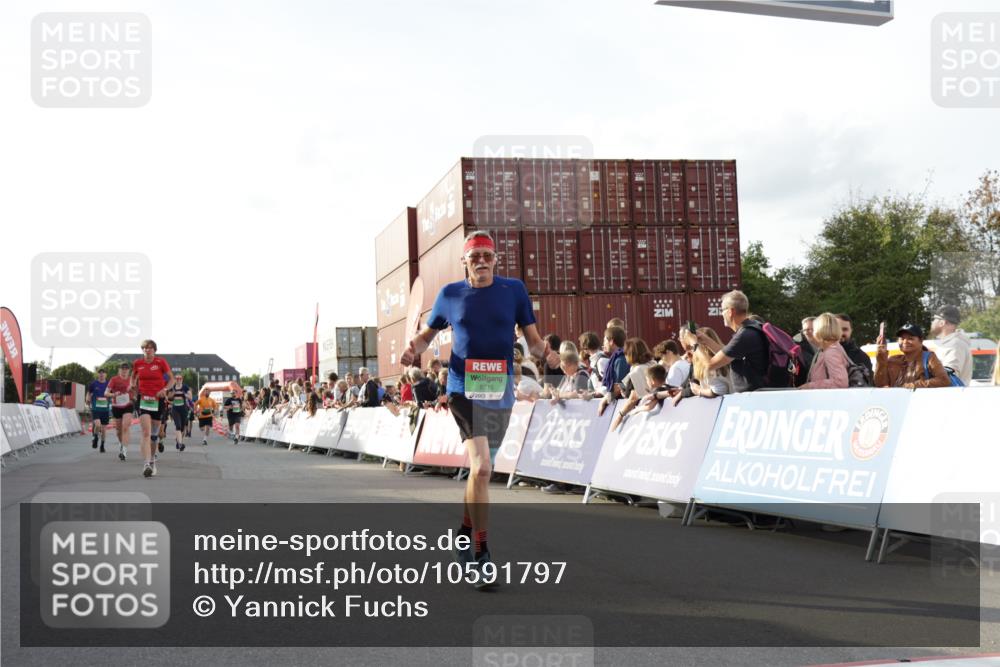 03.10.2026 - Köhlbrandbrückenlauf Yannick Fuchs http://msf.ph/oto/10591797 03.10.2026 16:18:58 Ziel 7154, 7211, 7423, 7639, 7640, 8028, 8108, 8389, 8390, 8553, 8715, 8914, 8925, 9075, 9103, 9105, 9536 meine-sportfotos.de