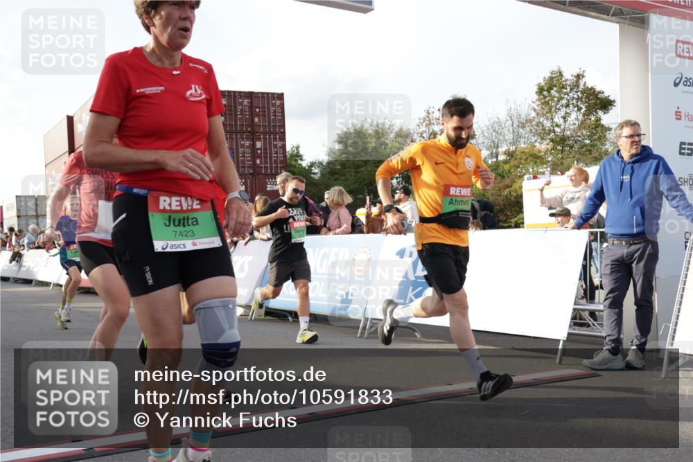03.10.2026 - Köhlbrandbrückenlauf Yannick Fuchs http://msf.ph/oto/10591833 03.10.2026 16:19:05 Ziel 7154, 7155, 7188, 7423, 7532, 7639, 7640, 8108, 8553, 8703, 8879, 8914, 9080, 9150, 9536 meine-sportfotos.de