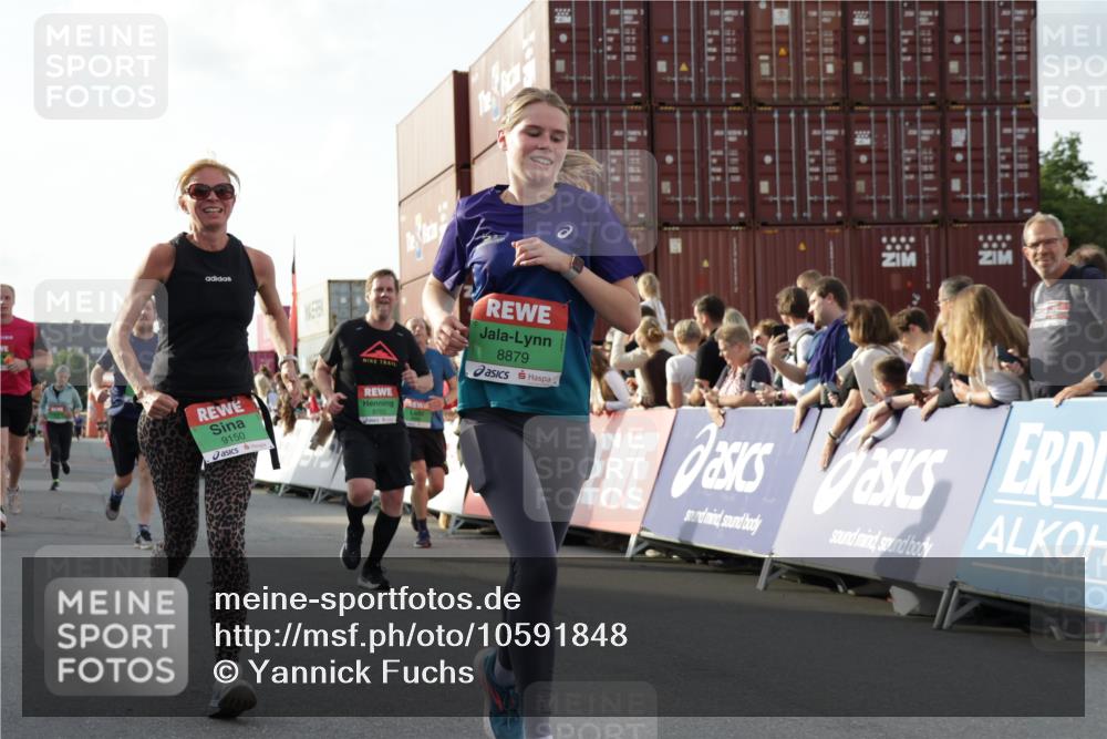 03.10.2026 - Köhlbrandbrückenlauf Yannick Fuchs http://msf.ph/oto/10591848 03.10.2026 16:19:08 Ziel 7154, 7155, 7188, 7423, 7532, 7639, 7640, 8108, 8527, 8553, 8703, 8879, 8914, 9043, 9080, 9150, 9536 meine-sportfotos.de