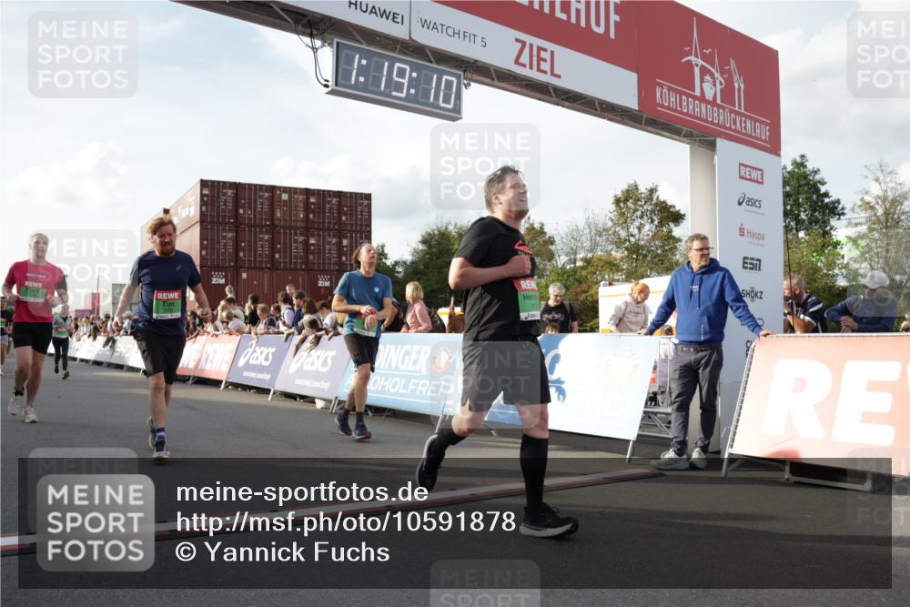 03.10.2026 - Köhlbrandbrückenlauf Yannick Fuchs http://msf.ph/oto/10591878 03.10.2026 16:19:11 Ziel 7154, 7155, 7177, 7178, 7188, 7532, 8527, 8703, 8879, 8914, 9043, 9080, 9150 meine-sportfotos.de