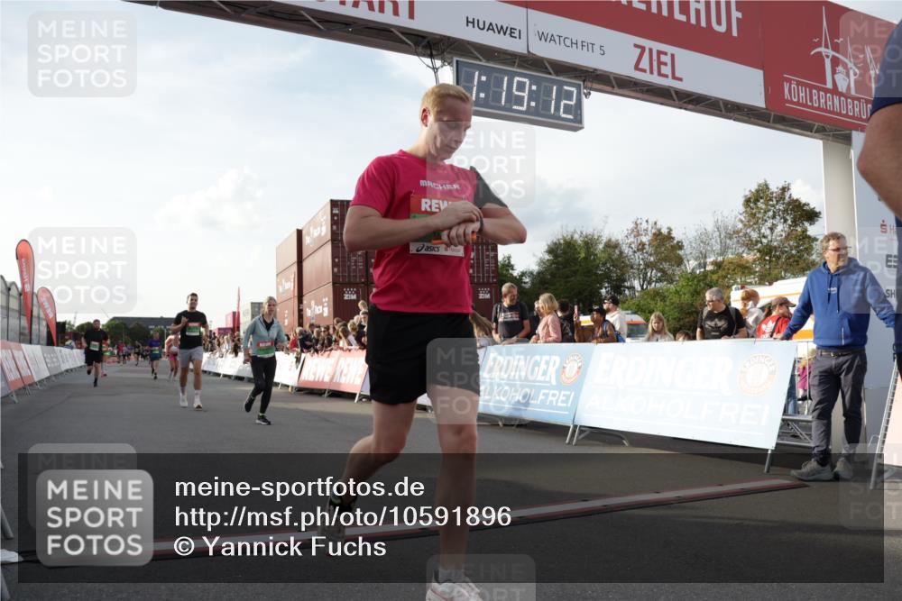 03.10.2026 - Köhlbrandbrückenlauf Yannick Fuchs http://msf.ph/oto/10591896 03.10.2026 16:19:13 Ziel 7155, 7177, 7178, 7188, 7532, 8344, 8527, 8703, 8879, 9043, 9080, 9150 meine-sportfotos.de