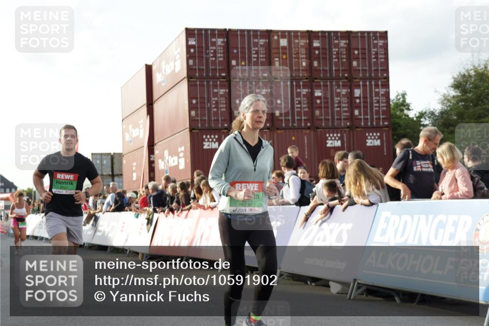 03.10.2026 - Köhlbrandbrückenlauf Yannick Fuchs http://msf.ph/oto/10591902 03.10.2026 16:19:14 Ziel 7155, 7177, 7178, 7188, 7532, 8344, 8527, 8703, 9043, 9080 meine-sportfotos.de