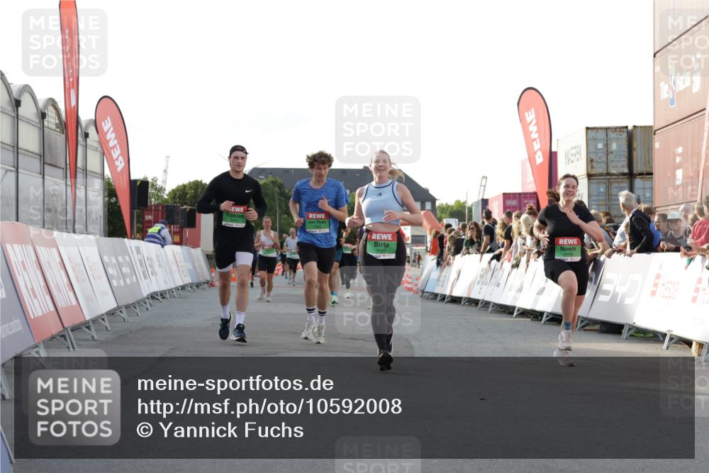03.10.2026 - Köhlbrandbrückenlauf Yannick Fuchs http://msf.ph/oto/10592008 03.10.2026 16:19:30 Ziel 7629, 7630, 7634, 7783, 7950, 7953, 8109, 8468, 9490, 9669 meine-sportfotos.de