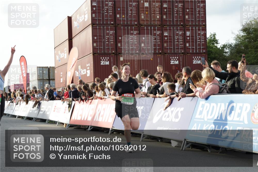 03.10.2026 - Köhlbrandbrückenlauf Yannick Fuchs http://msf.ph/oto/10592012 03.10.2026 16:19:32 Ziel 7629, 7630, 7634, 7782, 7783, 7950, 7953, 8109, 8468, 9192, 9490, 9669 meine-sportfotos.de