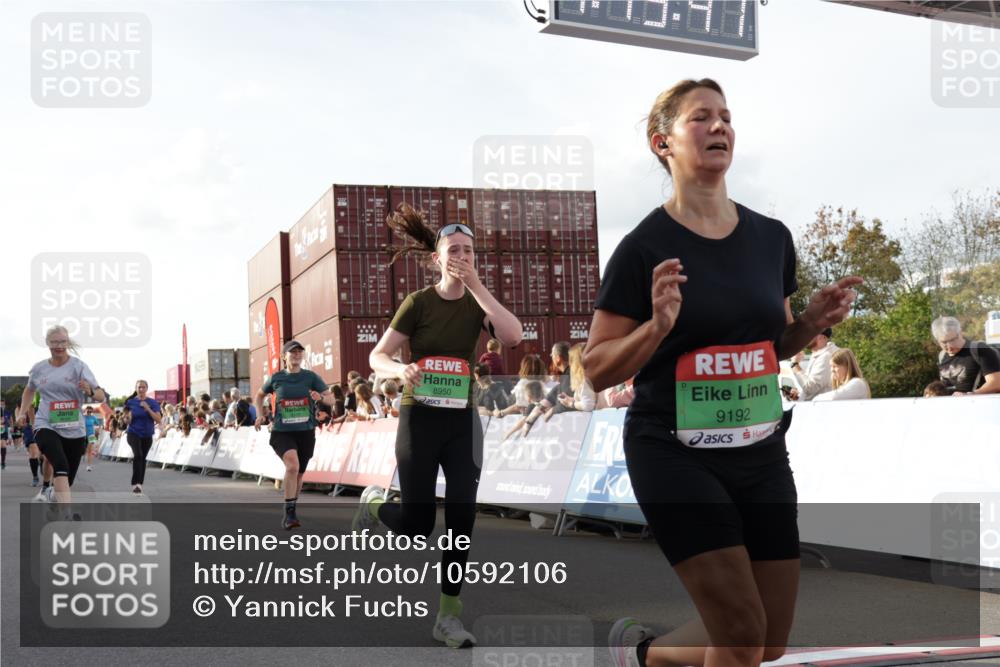 03.10.2026 - Köhlbrandbrückenlauf Yannick Fuchs http://msf.ph/oto/10592106 03.10.2026 16:19:42 Ziel 7072, 7634, 7661, 7673, 7782, 7783, 8005, 8813, 8950, 9092, 9192, 9268, 9373, 9490, 9790 meine-sportfotos.de