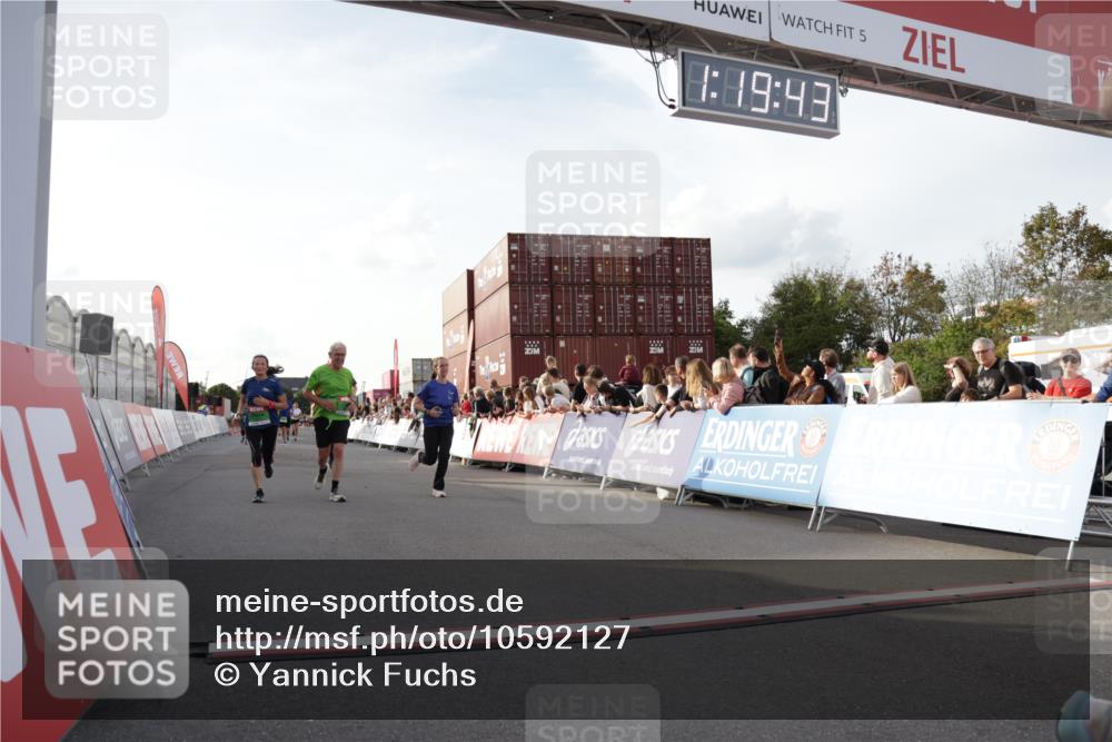 03.10.2026 - Köhlbrandbrückenlauf Yannick Fuchs http://msf.ph/oto/10592127 03.10.2026 16:19:44 Ziel 7072, 7661, 7673, 7740, 7782, 7783, 8005, 8813, 8938, 8950, 9092, 9192, 9268, 9373, 9625, 9790 meine-sportfotos.de