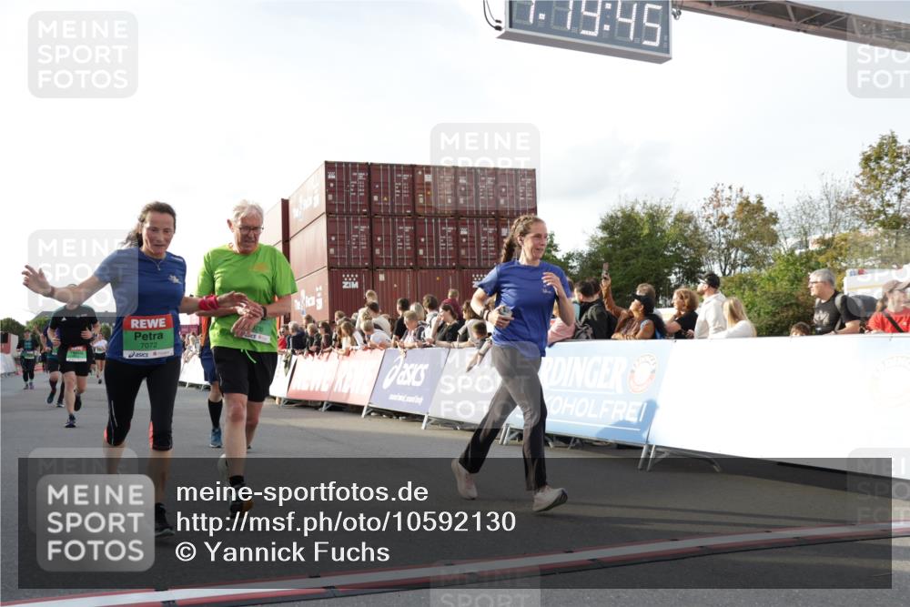 03.10.2026 - Köhlbrandbrückenlauf Yannick Fuchs http://msf.ph/oto/10592130 03.10.2026 16:19:45 Ziel 7072, 7661, 7673, 7740, 7782, 8005, 8813, 8836, 8938, 8950, 9092, 9192, 9268, 9373, 9625, 9790 meine-sportfotos.de