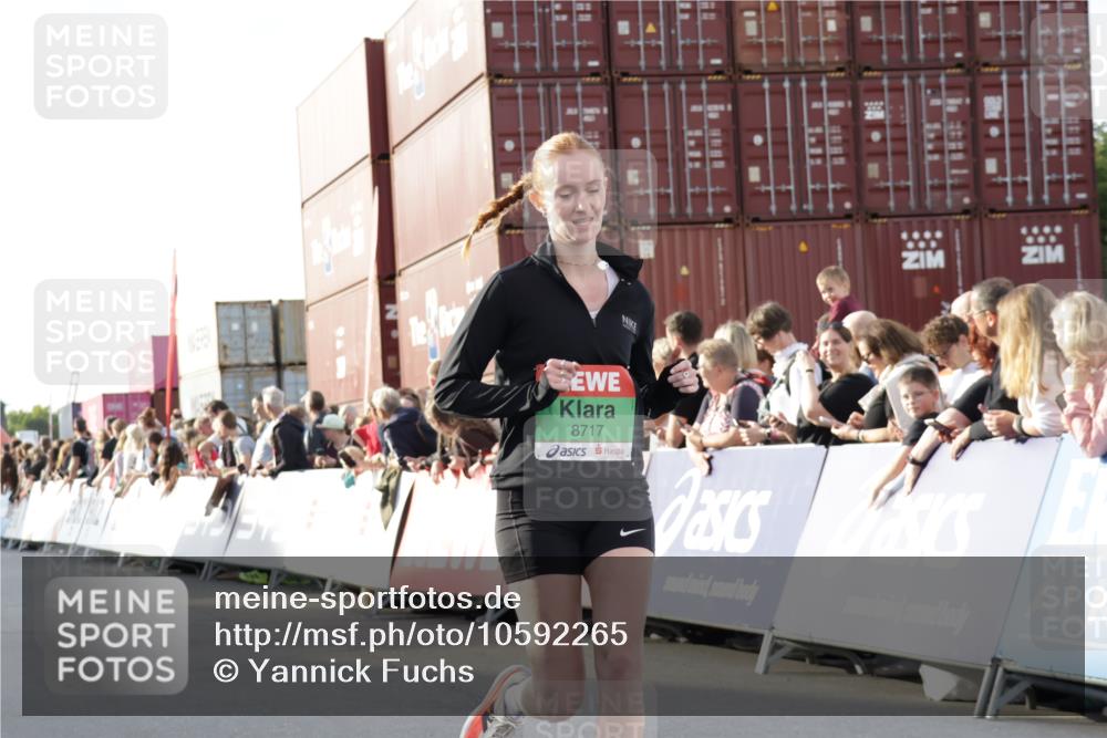 03.10.2026 - Köhlbrandbrückenlauf Yannick Fuchs http://msf.ph/oto/10592265 03.10.2026 16:20:00 Ziel 7167, 7168, 7540, 7621, 8128, 8669, 8688, 8717, 8919, 8995, 9355 meine-sportfotos.de
