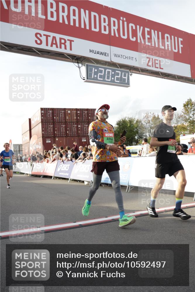 03.10.2026 - Köhlbrandbrückenlauf Yannick Fuchs http://msf.ph/oto/10592497 03.10.2026 16:20:25 Ziel 7063, 7533, 8061, 8334, 8590, 8687, 8931, 8981, 8982, 9071, 9525 meine-sportfotos.de