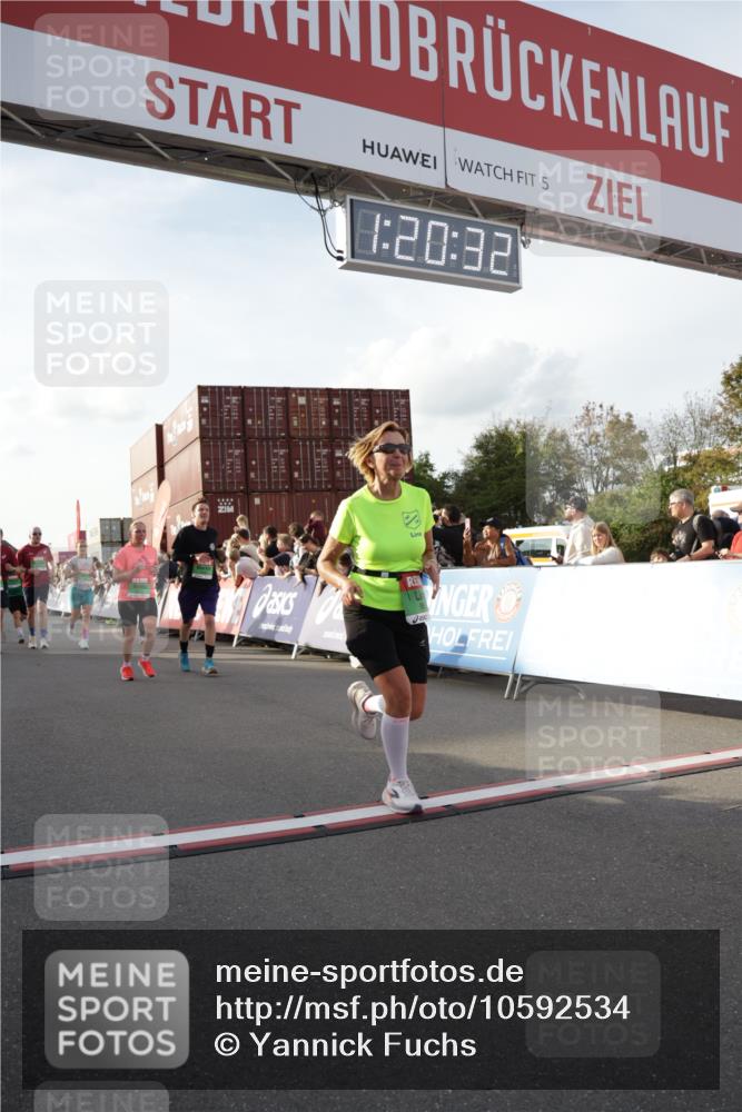 03.10.2026 - Köhlbrandbrückenlauf Yannick Fuchs http://msf.ph/oto/10592534 03.10.2026 16:20:33 Ziel 7098, 7466, 7574, 7681, 8241, 8308, 8380, 8438, 8534, 8981, 8982, 9071, 9525, 9529 meine-sportfotos.de