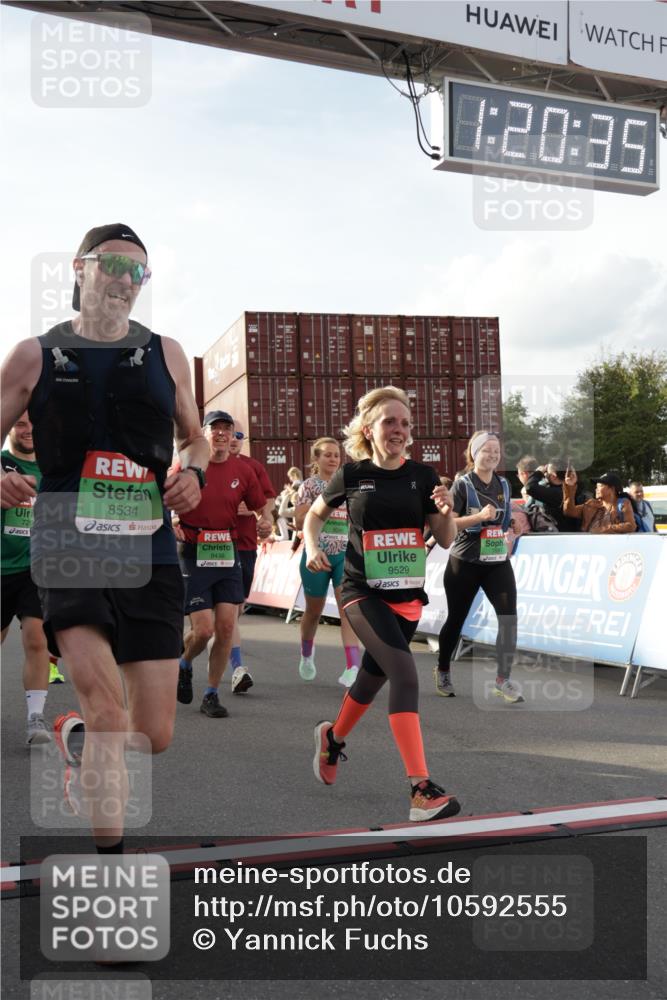 03.10.2026 - Köhlbrandbrückenlauf Yannick Fuchs http://msf.ph/oto/10592555 03.10.2026 16:20:35 Ziel 7098, 7466, 7574, 7681, 8241, 8308, 8361, 8380, 8382, 8438, 8534, 8981, 8982, 9071, 9525, 9529 meine-sportfotos.de