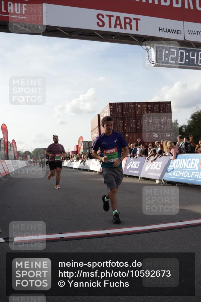 03.10.2026 - Köhlbrandbrückenlauf Yannick Fuchs http://msf.ph/oto/10592673 03.10.2026 16:20:49 Ziel 7519, 8250, 8450, 8727, 8930, 9501 meine-sportfotos.de